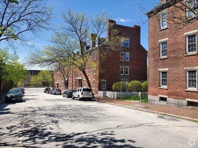 Building Photo - 125 W Merrimack St Unit 2 Rental