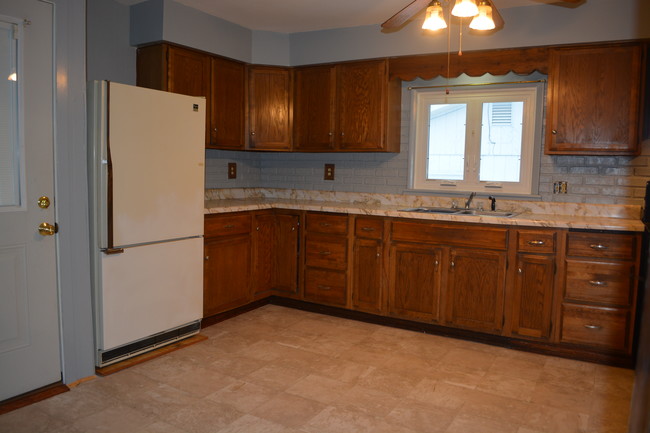 Nice large kitchen - 127 Sheldon Ave Apartment Unit 127