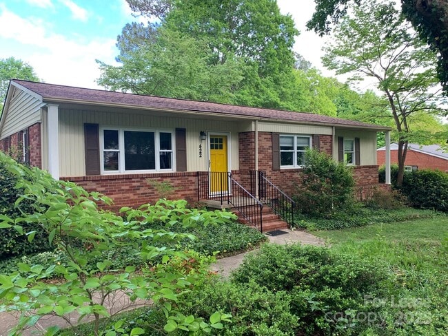 Photo - 422 Fieldstone Rd