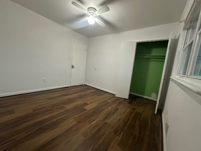 Photo - 8xxx Barrett Pl