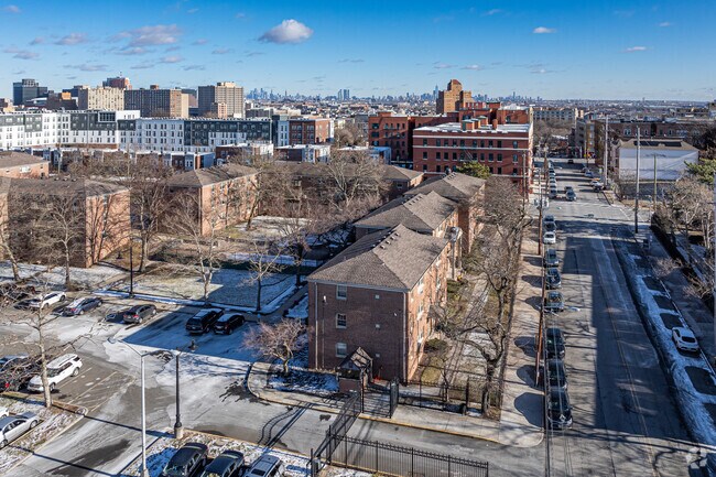 Alternate - Seven Oaks Village Condominiums