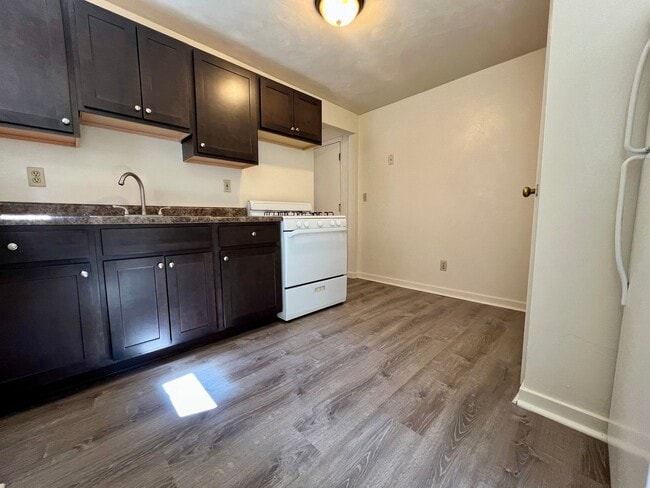 Photo - Large 1 BR Apartment in Lovely South Oakla... Unit 1