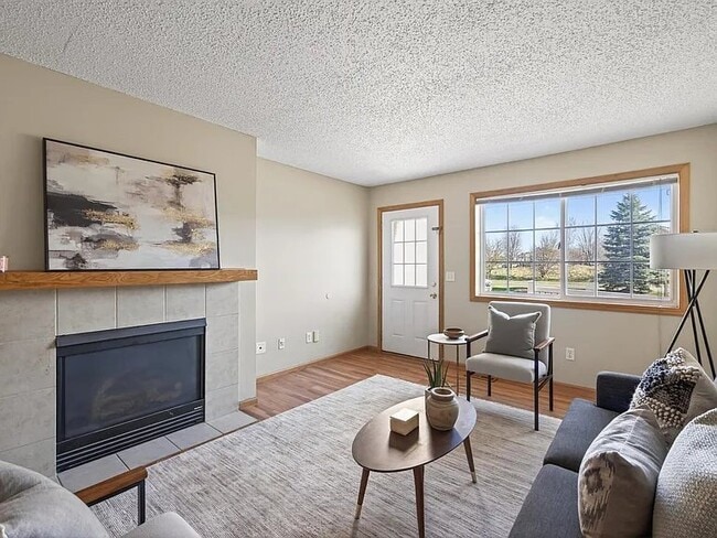 Photo - 6190 Marlowe Ave NE