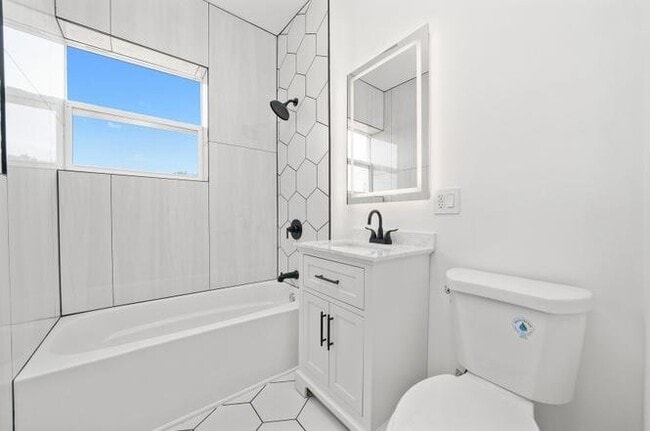 Photo - 322 S Kostner Ave Unidad 1