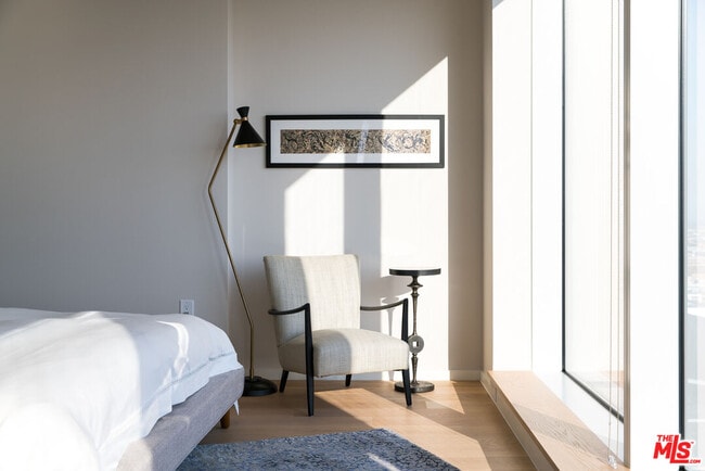 Photo - 889 Francisco St