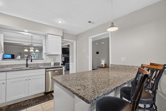 Photo - 1072 Taylor Rd