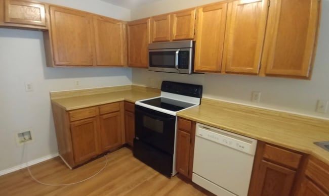 Photo - 722 Meadow Gate