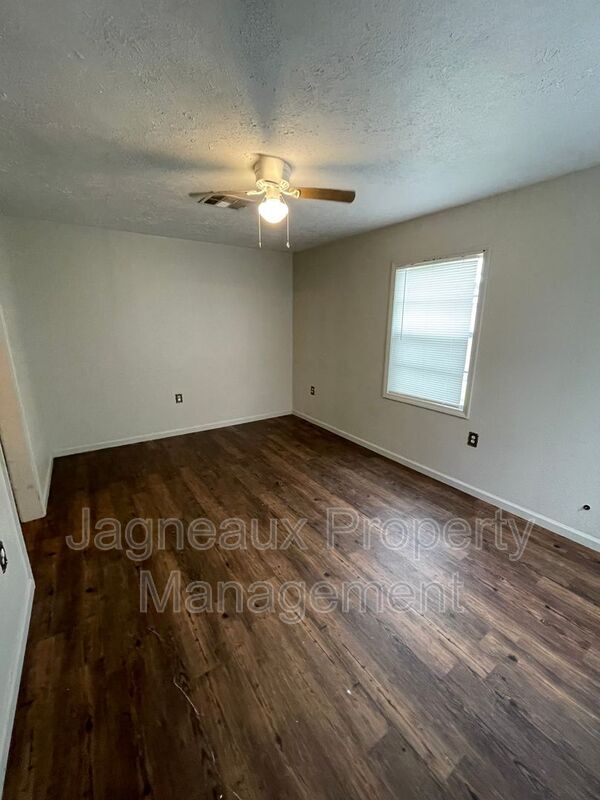 Photo - 821 Garden Dr