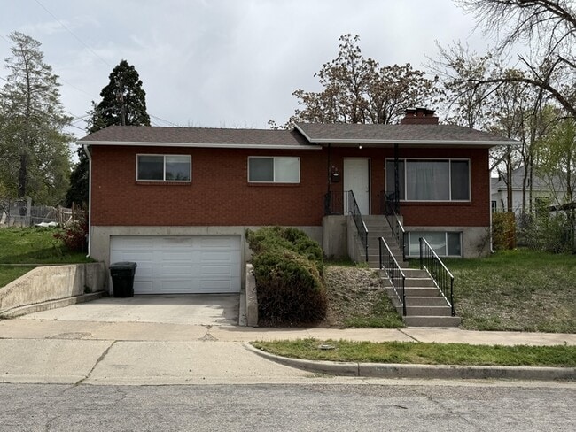 Photo - 565 E 33rd St Casa