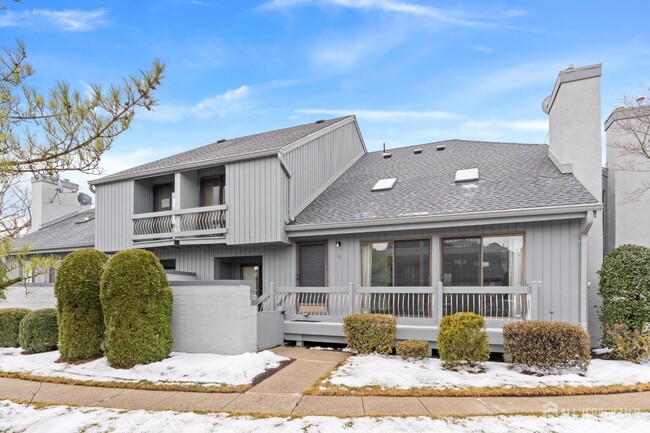 Photo - 147 Linda Ln Townhome