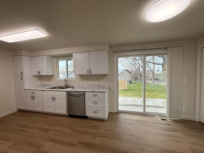 Building Photo - 1206zi-S Unit B