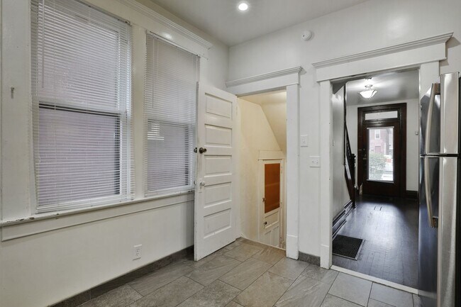 Photo - Great CENTRAL Location 5 Bedroom House - Virtual Showings Available