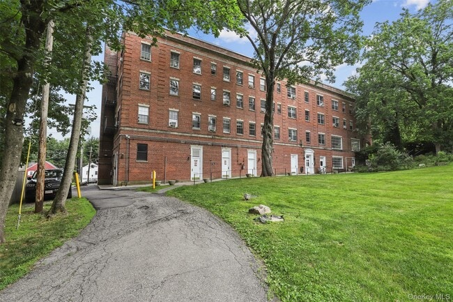 Photo - 633 Old Post Rd Unit 1-3