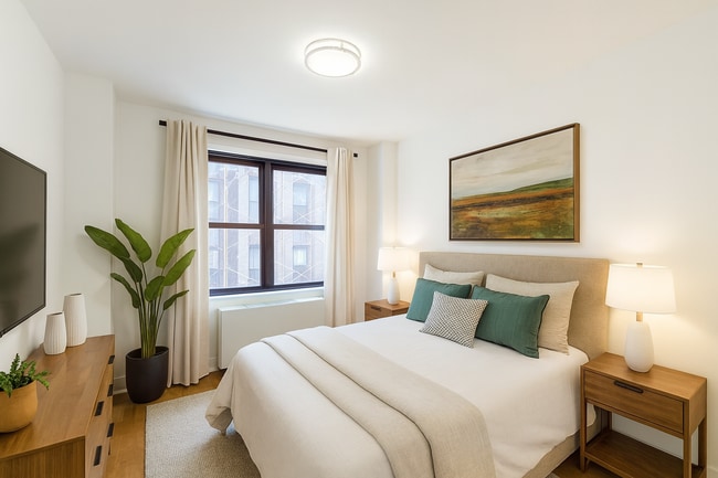 Photo - 250 W 12th St