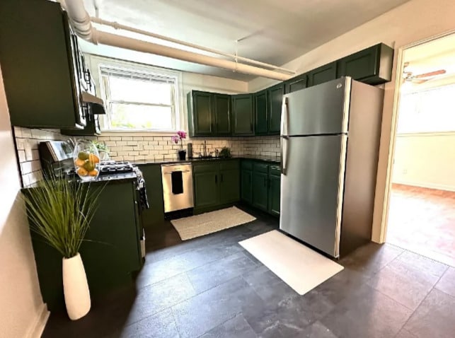 Kitchen in renovated 2BD 1BA - Lincoln Court Apartments