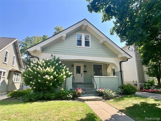 Photo - 452 Park St