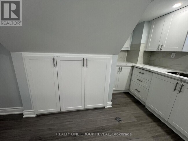 Photo - 75 Regatta Crescent