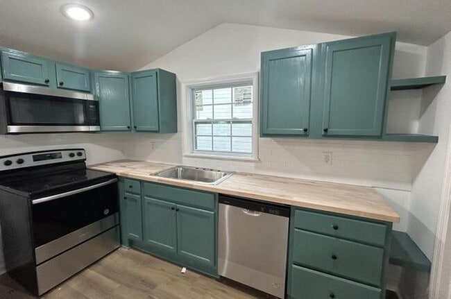 Photo - 325 Sectionline St