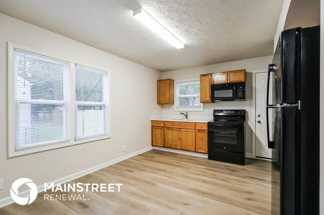 Photo - 2900 Wyandotte Ave