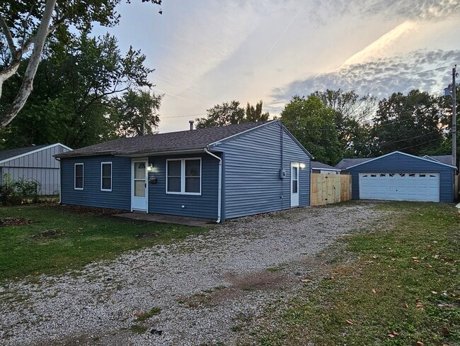 HOUSE FOR RENT _ 3 bed, 2 car garage, 1 st... - HOUSE FOR RENT _ 3 bed, 2 car garage, 1 st...