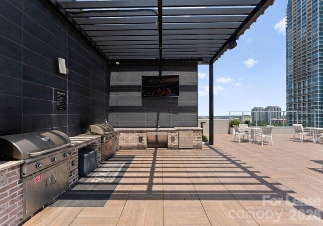 Photo - 500 W Trade St Unidad A1.T