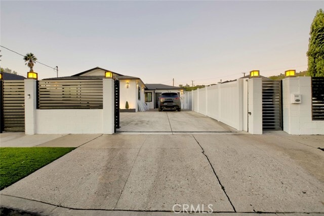 Building Photo - 10263 Strathern St