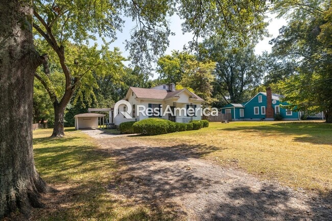 Building Photo - Charming 3-Bedroom 2 bath available now Rental
