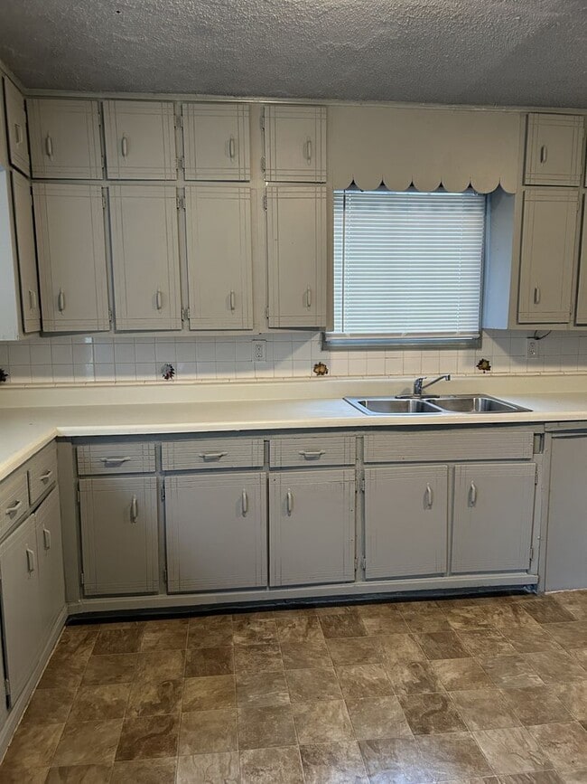 Photo - MOVE IN SPECIAL AVAILABLE!