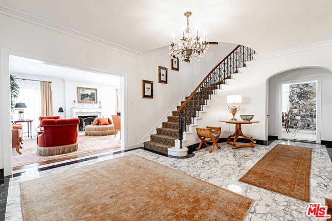 Photo - 165 N Las Palmas Ave