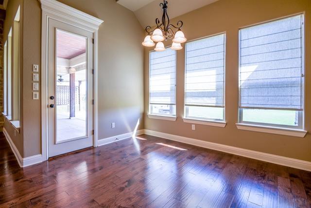 Photo - 421 River Bank Ln