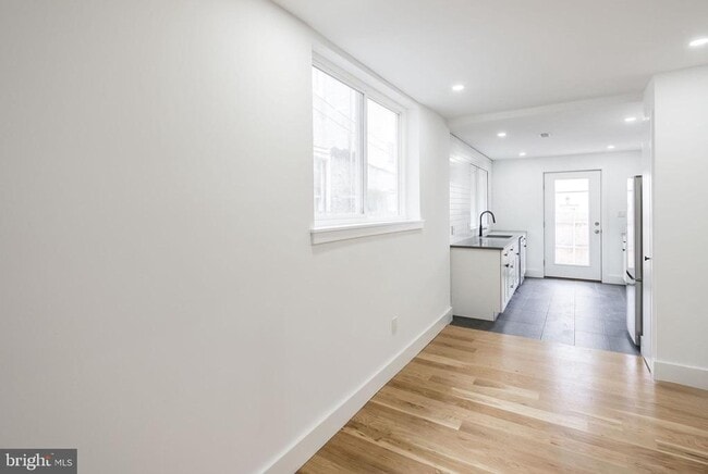 Building Photo - 2009 E Cumberland St