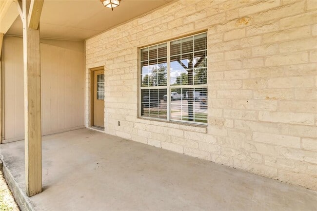 Photo - 200 Sandstone Dr