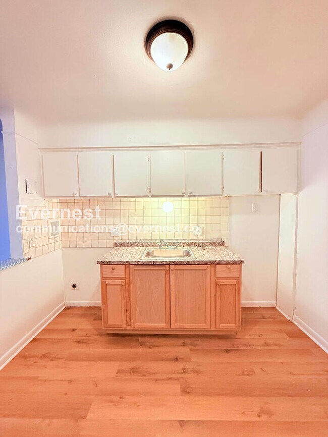 Photo - 15601 Schoolcraft Rd Unidad 4