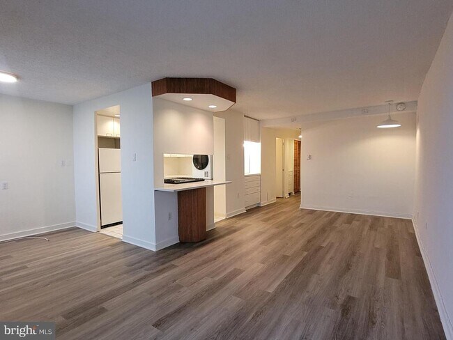 Photo - 604 S Washington Square Unidad 3006