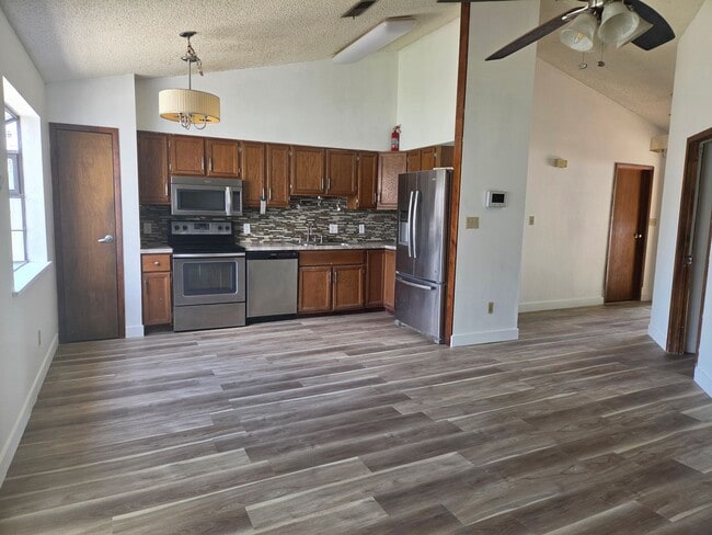 Photo - 1504 W Mann Ave