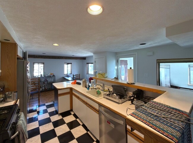 Building Photo - 61 6th St Unit A