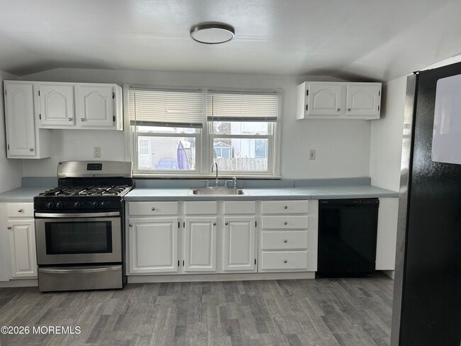 Building Photo - 276 Linden Ave