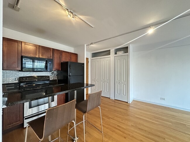 Photo - 4180 N Marine Dr Unit 118