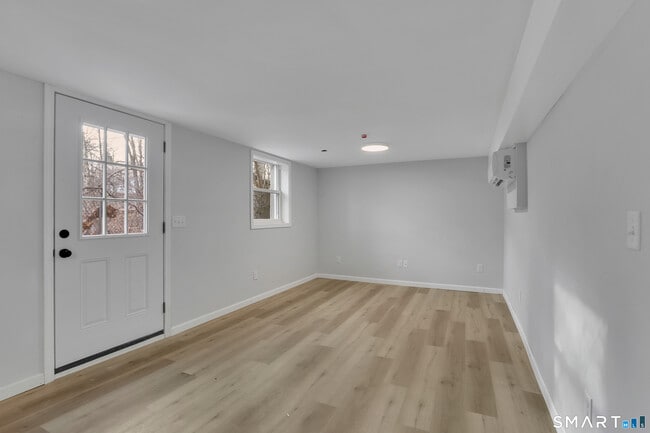 Building Photo - 194 Hartford Rd Unit D