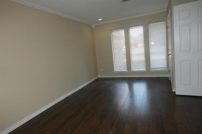 Photo - 2408 NW Redwood Ln