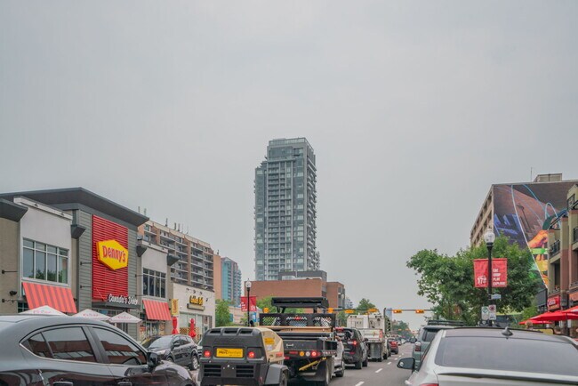 Photo - 930-2716 16 Ave SW