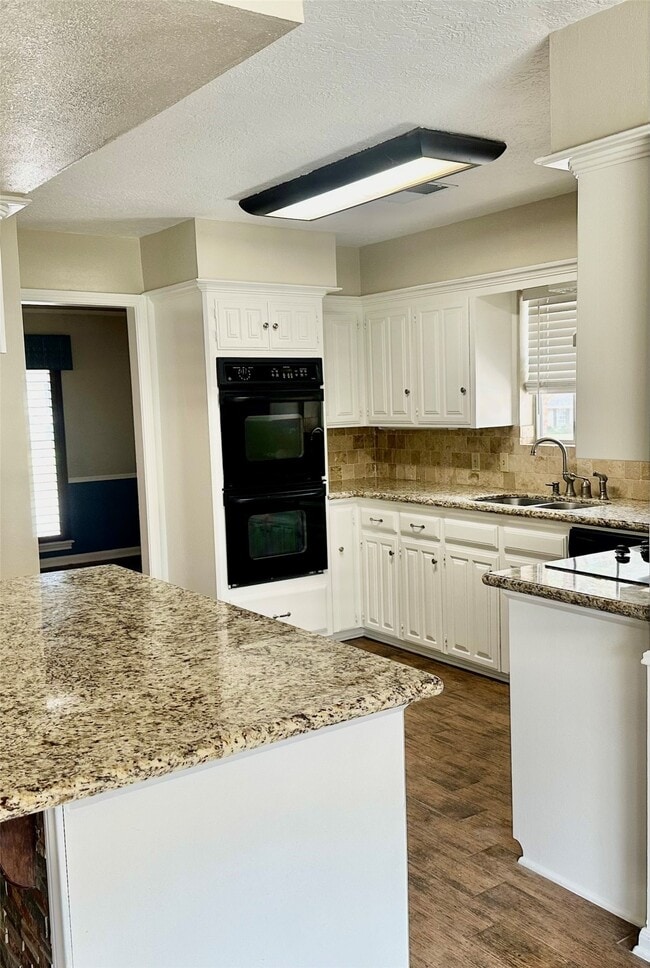 Photo - 103 Wroxton Dr