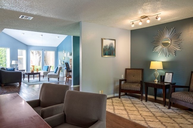 Photo - Greenbrier Park Apartments