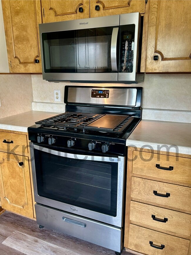 Photo - 720 Poplar St
