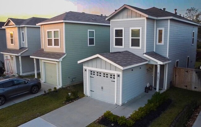 Photo - 21531 Carosella Dr House