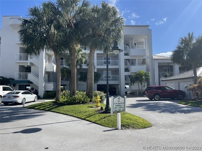 Building Photo - 144 NE Edgewater Dr Unit 3102