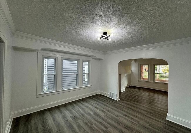 Photo - 3732 E 144th St Unidad Down