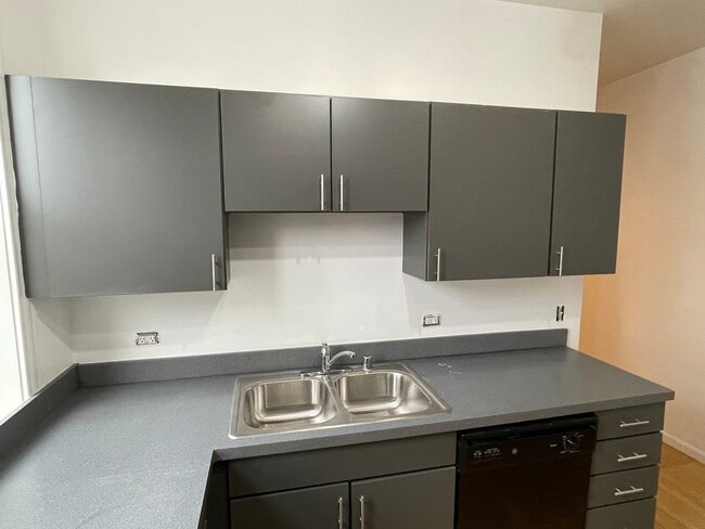 Photo - 1721 W Farragut Ave Unit 2