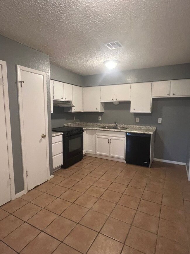 Photo - 2221 Windsor Ave