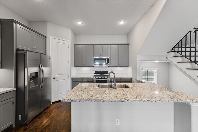 Photo - 1221 W 19th St